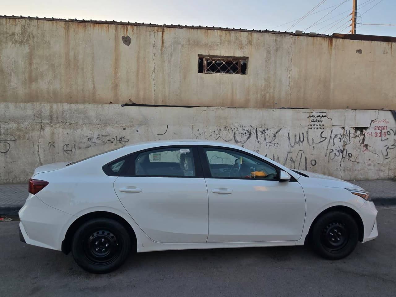 السلام عليكم سيراتو موديل ٢٢ مكينه كير حداد تبريد تخم تاير بيها جاملغ وبنيد مبدلات والباقي كفاله عامه سياره جديده حيل رقم أربيل السعر ١٤٨ وبيها مجال مكان البصره الزبير السعر ١٤٨ الاتصال ***********
