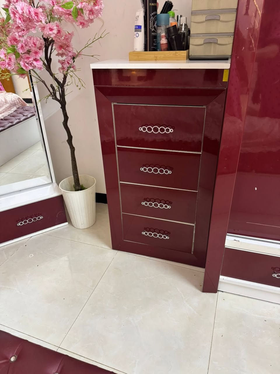 غرفه تركيه نضيفه شخط مابيها بعدها جديده السعر 450 وبيها مجال


**إذا كنت صاحب هذا الإعلان وتريد حذفه لأي سبب، رجاءا أرسل رسالة إلى الدعم الفني**