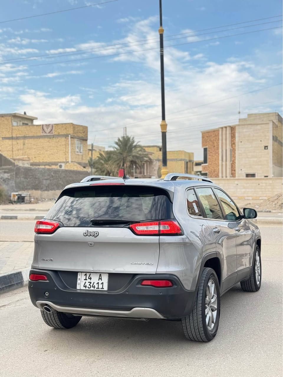 سلام عليكم ورحمة الله وبركاته 
جيب بزون 2018 سياره ستخدام شخصي ماشيه 60 كلشي عل كبس شركه وارد أمريكي فقط صبغ البنيد بدون رباك راديترات فانات كواتم  بلاد سياره حيل نضيفه مكينه كير حداديه تبريد تخم تاير كله جديد شرط الفحص  موصفات LIMITED  فول ما عدا بنراما بصمه تشغيل بصمه أبواب  ترحيب عند القتراب أناره ترحيب أشاره بمري حساسات رادرات تشغيل عن بعد جنطه كهربائية كشن جلد + كهربائي ويل كب 19 كروم منظومه زينون زرع حاجب بوجكتوات. 5 راكب 2تبريد محرك 2400 مكفول  باقي موصفات معروفه رقم بصره إنكليزي جديد تحويل بسم المشتري مباشر. سياره حيل جديده مكان سياره مركز الناصريه حي الحكيم قرب مركز شرطه الفداء سعر 128  اتصال *********** ناصرية, ذي قار
