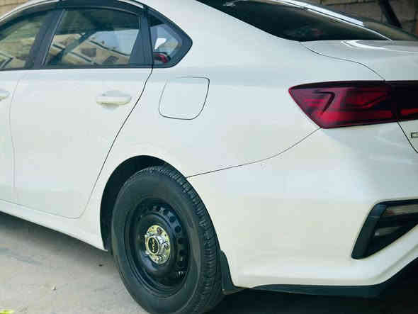 بسعر مناسب ٢٠٢٠ سيراتو السعر ١١٨
سيراتو خليجي ٢٠٢٠ صبغ سطحي بدون دواخل فقط تحن اللايت الأمامي الأيمن بسيط 
كير محرك صدر تايرات تبريد كله جديد 
***********
***********
