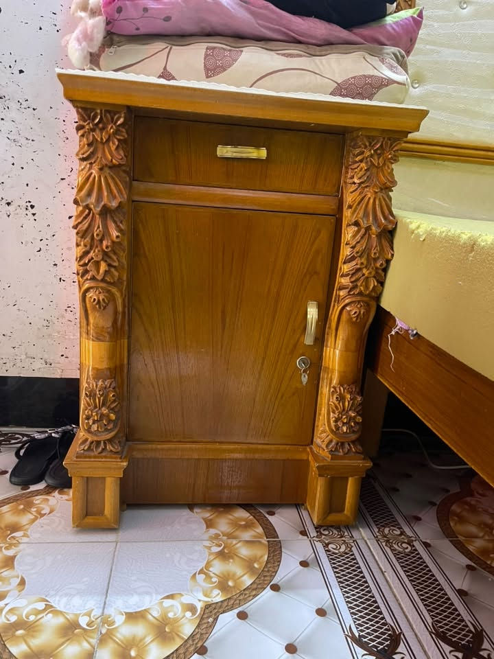 السلام عليكم غرفه للبيع انجاره عراقيه سويتهه ب٣ كلش ضخمه وحلوه والياخذهه ابد ميخسر رايدهه بمليونين وبيهه مجال لشراي يتصل أو يراسل عله هذه الرقم ***********
