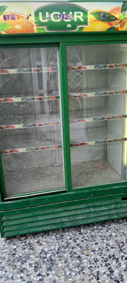 السلام عليكم عارضة دبل باب ايكور عارضة بيها ليك 
اشتريت جدد واريد أبيعها مأطور شغال بيها فقط ليك مكاني زعفرانية سعرها 350وبيها مجال ***********
