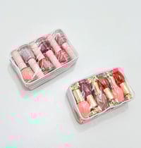 طقم طلاء أظافر • ١٢ قطعة • غطاء ذهبي