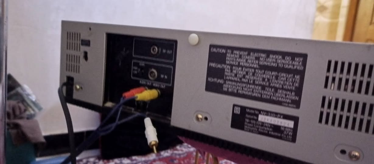 السلام عليكم اخوان بل كروب جهاز فديو بنسونك قطعة نظيفة جدا عرض وتسجيل السعر 70 الف مع التوصيل المراسله عل واتساب وتدللون تحياتي للجميع ***********
