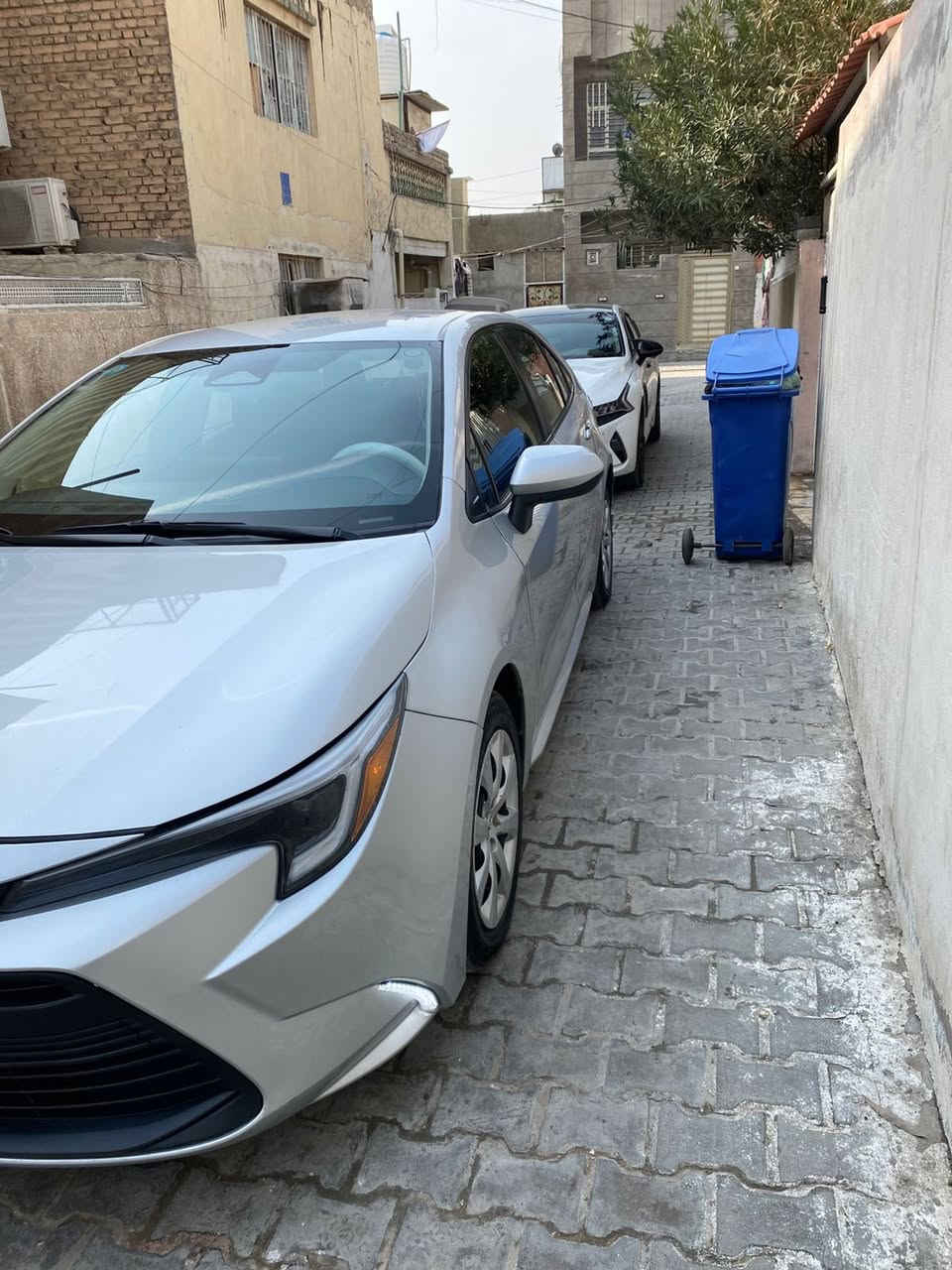 السلام عليكم
إلى عشاق النضيف 
تويوتا كورلا للبيع LE ياباني اصلي بانزين + كهرباء هايبرد
وارد امريكي موديل 
2023 لون سلفر
 حجر بيئه رادار بلادي اي عطل ماكو بل سياره
( ابيع على الفحص وين يعجبك افحص) 
محرك 1800
رادار امامي ‼️
تحديد مسار +سياقه ذاتيه 
مانع تصادم🚳 توقف ذاتي عند الاقتراب 🚶🏻‍♂️
لدات اماميه لايت زينون بلادي عالي ناصي
شاشه كبيره تدعم 📲Android Auto/car play
خرائط Gps📌
كامره خلفيه 📷
نطام🍃eco
هاند بريك بصمه كهرباء ⚡️
اوتو هولد ⭕️
مانع انزلاق ⛔️
فول تحكمات ستيرن 
كروز مثبت سرعه
شاشة ضبط واعطال بل دشبول
منافذ USP/ 12V Tip C⚡️
حساس اطارات
4 دسكات
السياره بدون ايرباك احلى من الصور جاهزه مابيه نقص
حادث السياره موضح بالصور بامريكا فقط بنيد وبالعراق بيه طخه بالباب ومعمره
مكاني بغداد الجديده
السعر 155$ مجال بسيط🔥🔥
للتواصل ***********☎️☎️
