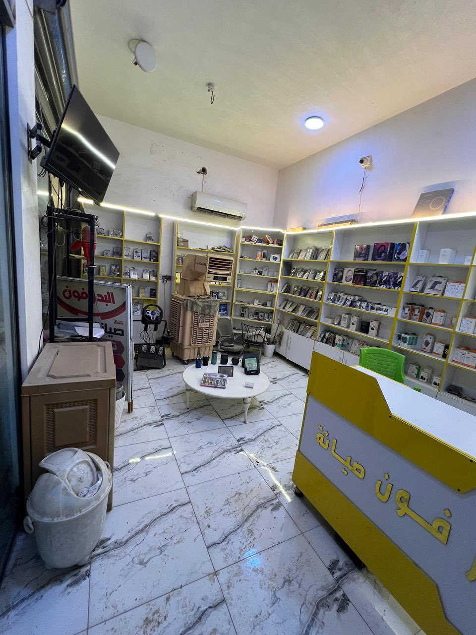 بيع محل صيانة موبايلات كامل من كلشي
عدة كاملة للصيانة وتفكيك الاجهزة ، رفوف وبضاعة كاملة من اكسسوارات وشواحن وسبيكرات وهيدفونات وغيرها من البضاعة المتوفرة كاملة للبيع 
مكان المحل المهندسين
الاستفسار الاتصال او مراسلة الرقم واتساب 

+964 772 600 9499
