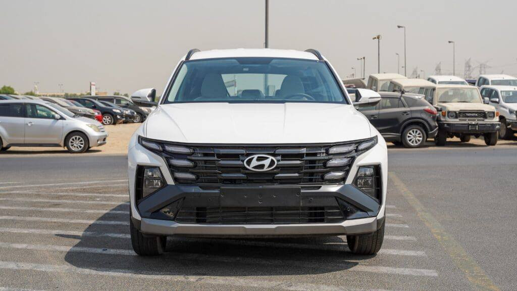 هيونداي توسان 2025 | بنزين | فول مواصفات (خليجي)
• الموديل: 2025
• اللون: أبيض

السعر: 42,240,000 د.ع
مقدمة: ثلاثة مليون دينار عراقي
القسط الشهري: 423,750 د.ع
مدة التقسيط: 8 سنوات

المواصفات:
 • المحرك: 2.0 بنزين
 • الدفع: أمامي
 • الصناعة: كوري – تجميع خليجي
 • العداد: زيرو (صفر كيلومتر)

أهم المواصفات:
 • تشغيل وإغلاق ببصمة
 • شاشة كبيرة تدعم Apple CarPlay
 • داشبول ديجيتال
 • مكيف أوتوماتيك دبل
‏ • Auto Hold + سايد بريك كهربائي
 • كاميرا خلفية + حساسات
 • مقاعد جلد
 • لايت LED أمامي وخلفي
 • نظام المحافظة على المسار
 • رادار أمامي + نظام تفادي الاصطدام

شركة تبارك الرحمن لتأجير السيارات

للتواصل:***********
