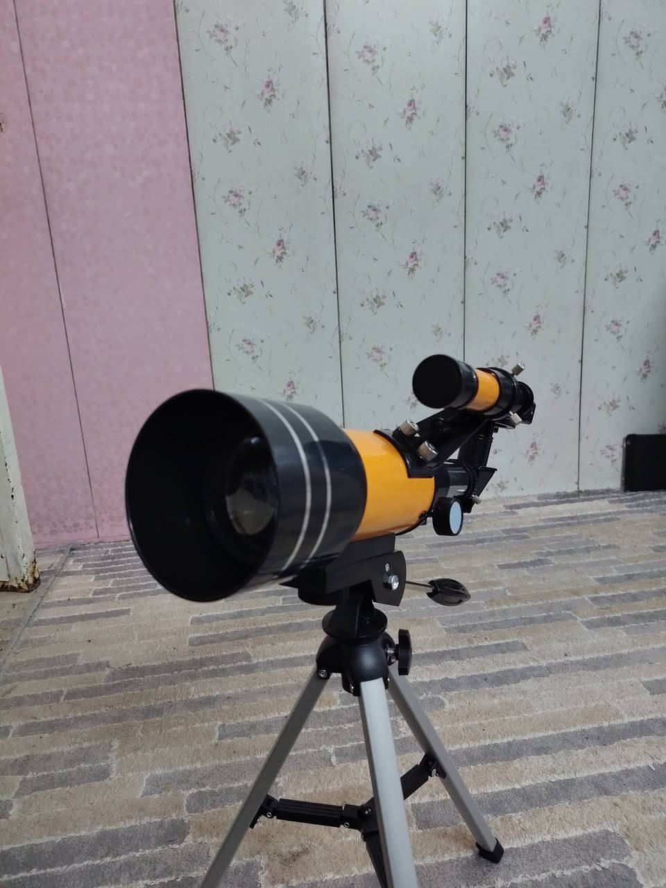 🔭 تلسكوب فلكي F30070M
للبيع
✅ تكبير قوي
✅ صورة واضحة
✅ حامل ثابت وسهل الاستخدام
✅ ينفع للكبار والأطفال
✅ خفيف وسهل الحمل 
💰 سعر مناسب 45 وبي مجال 
رقم الهاتف ***********
