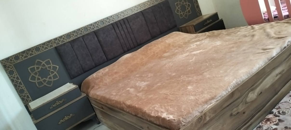 السلام عليكم عندي هاي الغرفة اريد ابيعها مستخدم قليل و سعر مناسب مكاني الموصل حي الوحده شراي يتصل عالرقم ***********
