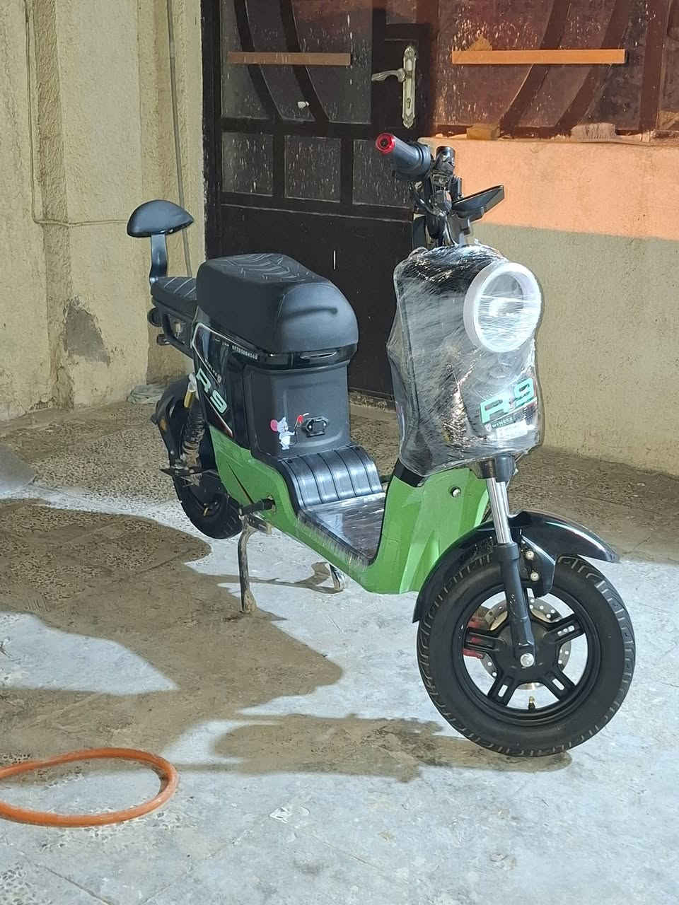 السلام عليكم دراجه شحن للبيع نوع ار9 دراجه نضيفه وموصفاته 5 بطاريات كبار والملف1200واط وسرعه حقيقي 60مع الوزن ولايت عالي وناصي ورماش و2 دبلات خلفيه غاز و2اماميه دهن ونضام البارك ونضام R رجوع اله الخلف ومنفذ شحن يوسبي ودراجه 4 سرعه وبريكات هايدروليك دهن  وبعد بيه موصفات


**إذا كنت صاحب هذا الإعلان وتريد حذفه لأي سبب، رجاءا أرسل رسالة إلى الدعم الفني**