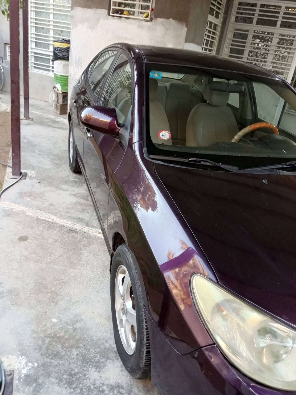 سلام عليكم النترا خليجي موديل ٢٠٠٩ لون مميز  سيارة بلادية محرك كير تبريد مكفول ولو ما صدكون سبير ما نازل ماشيه (١١٠)الف كيلو فتحه سقف محرك ٢٠٠٠ سيارة بلادية ماعدا جاملغ وباب وملون وي الباب الثاني يعني 3 قطع صبغ بدون دواخل أو معجون أو فتح مكان بغداد الكرخ السعر ١١٠  هاتف ***********
