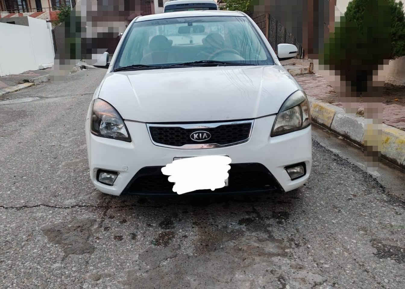 سلام عليكم.. كيا ريو خليجي ٢٠١١
السيارة عليها ادامه كامله كلشي شغال محرك حجم ١٦٠٠ بيها ٣ قطع صبغ بدون دواخل جاملغ امامي خلفي جهة اليمين مع الصندوق السيارة استخدام شخصي رقم اربيل بيها بطاقه بانزين مكان السيارة كركوك 
 للاتصال ***********. كركوك, العراق
