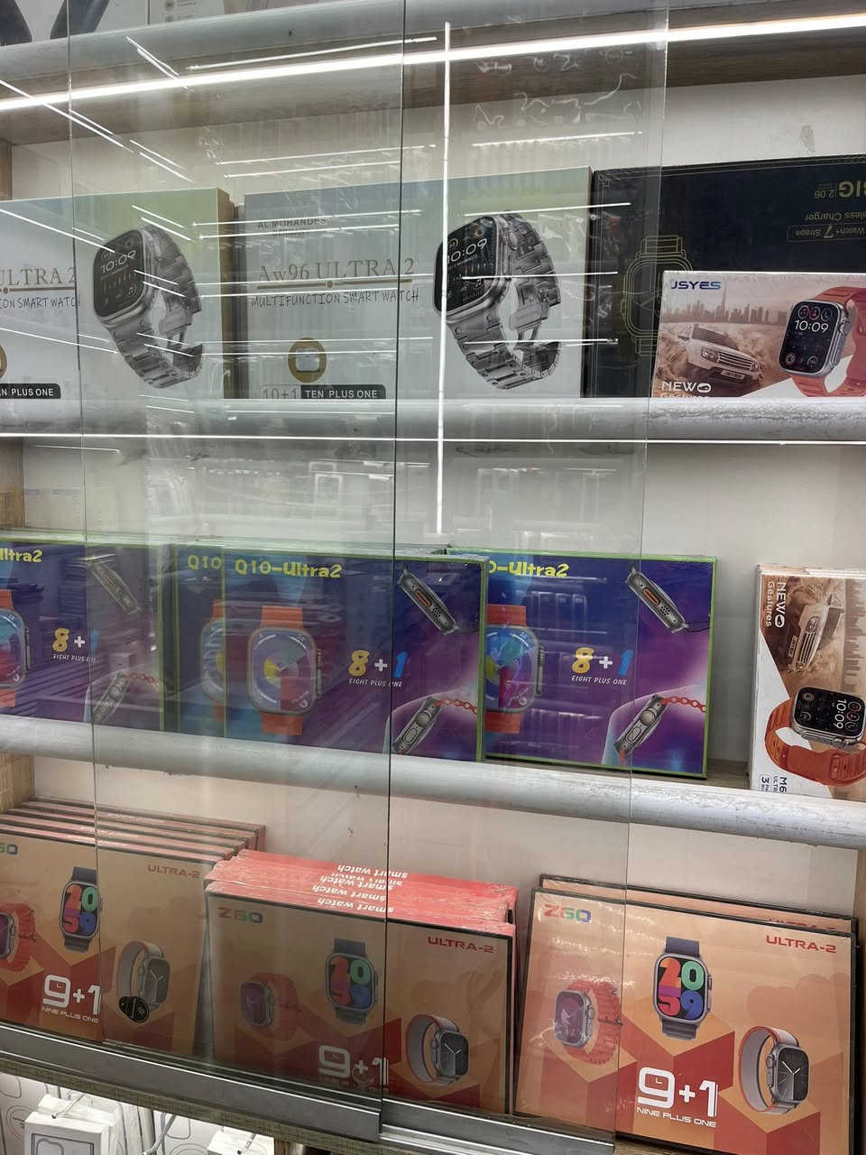 اكسسورات محل موبايلات كامله. حافظات مال اجهزه حديثه ايفون لاصقات اصليه  بسبب البيع إخلاء  المحل من صاحب البنايه والله حافظات كله ماركات ولاصقات اصليه. العنوان بغداد المنصور ***********
