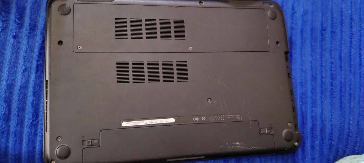 حاسبة دل 
مواصفاتها بالصورة 
ضربتها مو ضحة بالصورة 
نقصها بطارية + شاحنة 
سعرها 60 وبي مجال للاستفسار الاتصال على الرقم ***********
وهذا بي واتس اب *********** بغداد, العراق
