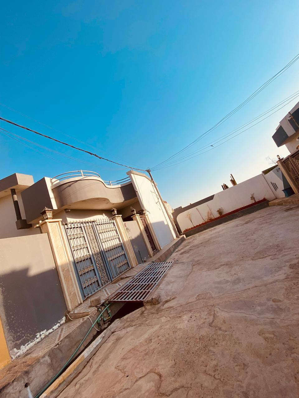 #اعلان_سكني 📒
دار للبيع حي زيونة قريب  على مول زيونة
#المساحة/  ٢٨٥ متر/
#الجبهة/ ١٤.٥ متر  /
#الطابق١//  ٢ غرفة نوم   استقبال مطبخ صالة صحيات 
#الطابق٢// ١ غرفة نوم مع بيتونة

#***********
#***********

قناة التلكرام/
https://t.me/Mosul_Realestate

موقع الانستا/
https://www.instagram.com/mosul_realestate

قناة اليوتيوب/
https://youtube.com/@mosul_real_estate

#مؤمن_للعقار 
#اعلان_تجاري
#اعلان_سكني
#الصديق #الحدباء #الكندي #البلديات #السُكر #الكفاءات #المثنى #النور #البريد #المصارف #الزهور #القادسية #الايمن #الايسر 
#الموصل
#نينوى
#العراق
