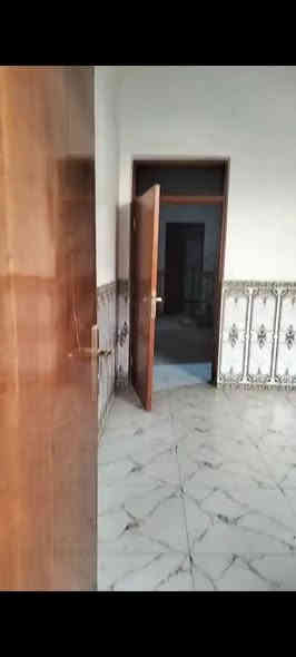 دار سكن للبيع ١٠٠م أمامي طابقين
الأول. طابوك كونكريت غرفه استقبال مطبخ صاله صحيات 
الثاني . غرفه طابوك عكاده وغرفه ثانيه هيكل
الفداء شارع ابو لبنان منطقه سكنيه التبليط بالباب السعر ١٠٥
***********
