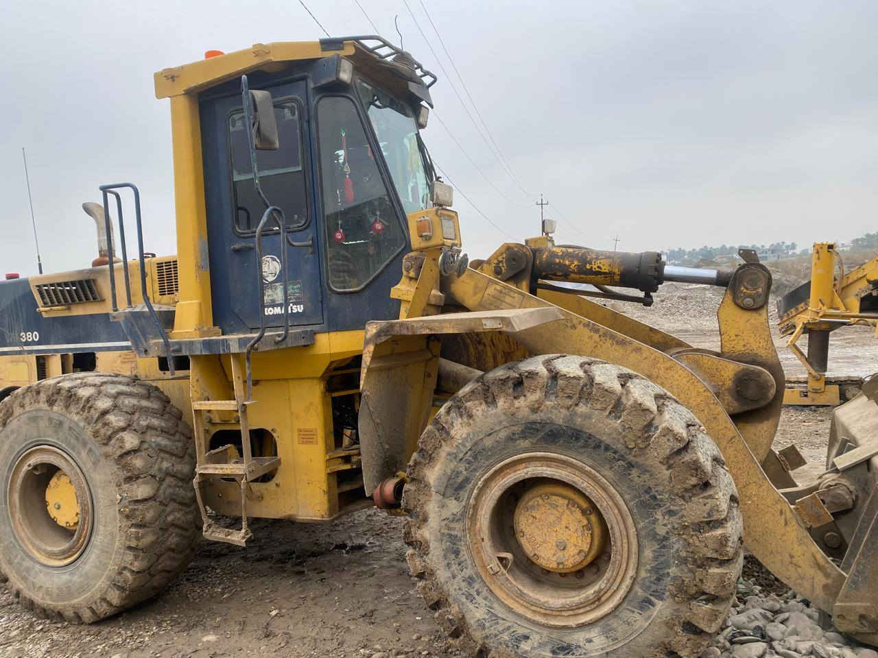 السلام عليكم عندي شفل كوماتسو حجم 380 موديل 96 شرط التحويل شغال وجاهز كير كهربائيّ اريد مراوس بحفارة حجم 200او 210 عنوان صلاح الدين تكريت العلم الدبسة ***********
