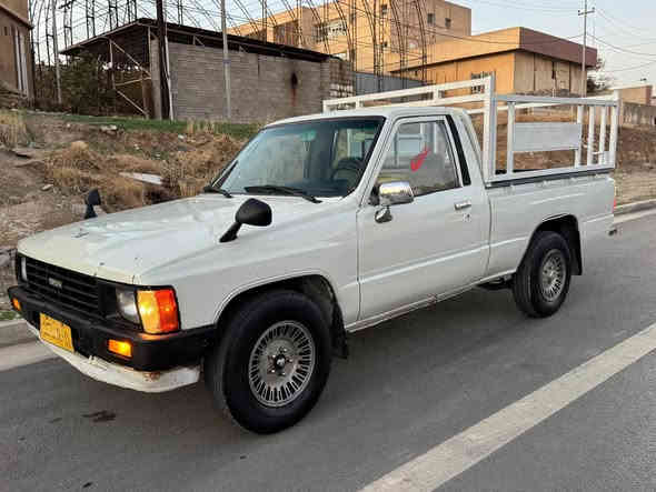 پيكئاب تويوتا ١٩٨٥. Toyota 1985 
گير مه كينه ئه كسل به شه رت 
ئارم پلاستيك سليمانى   
مه كينه سيوا يه پاترى تا زه كاره با ى به شه رت 
پيشى كا مل دا گيره يه ك دينار مه سرفى نيه 
سعرى ٣٧$ معامه له. سليمانى
*********** السليمانية
