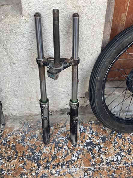 السلام عليكم حبايب ويل كدام هوه وتايره+ صدر مستعمل هوه ودبلاته شغال + لايت وكابريته هورن بوش جديد قطعتين ابيعهن كلهن 35 الف عنواني حي الزيتون ***********
