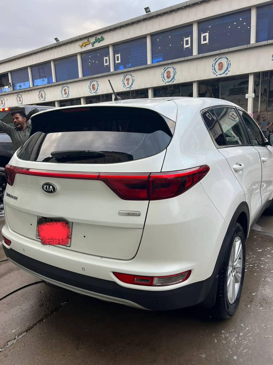 السلام عليكم 
كيه سبورتج مديل 2018 كاز
وارد كوري كفاله عامه عده باب السايق صبغ فقط
السياره بأسمي رقم نكليزي تحويل وكاله حاضر 
جاهزه من كلشي حداديه تخم تاير تبريد تدفئه 
وين ما تريد تطلع بيهه تراي السعر 145 وبيهه مجال
البصره المعقل رقم تلفون ***********
