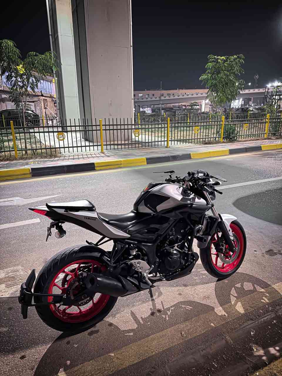 mt03 2018 320cc yamaha
ملحقاتها : 
الدبلات الاصليات مالتها ، شاد ثنين اصليات غيره يعني القديمات عندي بس شديت غيره افضل ويفيدنك للمستقبل 

خوذة HJC قياس xxl اصلية كارتونها موجود وملحقاتها هم موجودة سماعة بيها وسماعة احتياط عندي 

الراديتر القديم مضرب مبدلة بواحد اصلي والقديم موجود عندي هم 

عدة كاملة للاهتمام بلزنجيل 

جفوف كاربون اصلي 

قرص زنجيبل امامي وخلفي مخليهم احتياط 

دهن كلة لوكي مولي افضل واحسن توني مبدلة وعندي للتبديلة الجاية يفيدك هم 

ستاند خارجي للدراجة 

فلتر الهواء توني مبدلة هم 
.. 

بانزين كلة محسن افضل للدراجة والدهن يتبدل كل 3000ك او 3500 

ممشى الدراجة 150k الف بس من تصعدها تحسها زيرو 

مابيها كل نقص مجرد الون من جهة التانكي و الجنح الخلفي بي شوية خدوش بسيطة تتكحل او تريد تغلف تصبغ بعد الي يعجبك ، المكان الي من جهة التانكي جان بي كسر صغير والقطعة مموجودة سويتة فايبر كلاس وانصبغ على كد الكسر 

الدراجة تخبل وماناقصها بس خيال ❤️‍🩹

الدراجة فقط مكاتبة اذا يعجبك مبيها اوراق ⛔️

مكاني السماوة ، للتفاصيل اكثر خاص 🏴‍☠️


**إذا كنت صاحب هذا الإعلان وتريد حذفه لأي سبب، رجاءا أرسل رسالة إلى الدعم الفني**