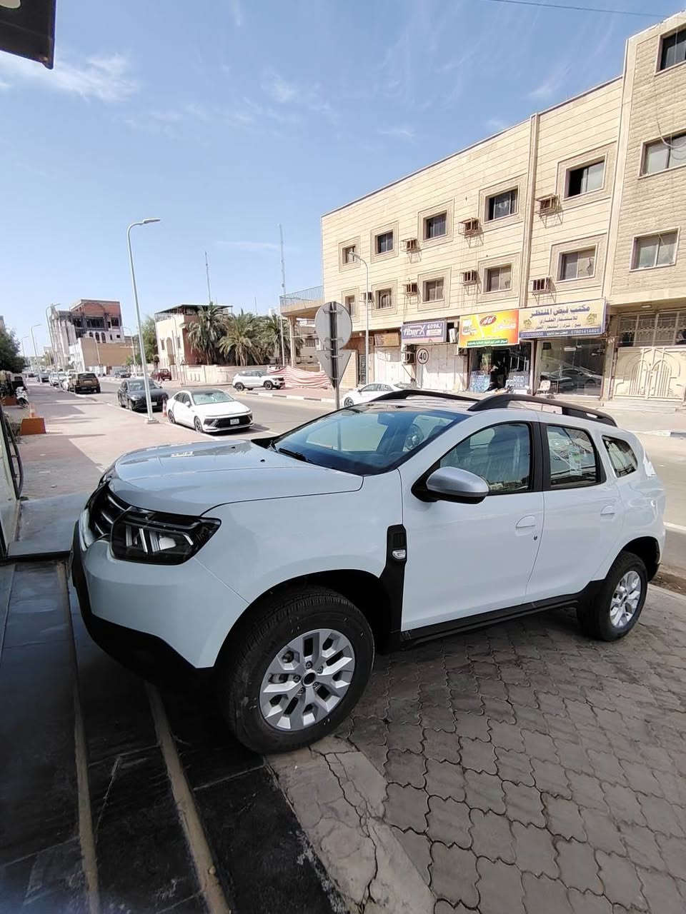 السلام عليكم 
رينو داستر 2025 زيرو بدون لوحات حرة 
حجم المحرك 1600 الاقتصادي ( محرك وكير من شركة نيسان ) 
استلام من الشركة مباشر السعر 130 
وهذا رقمي *********** البصرة, العراق
