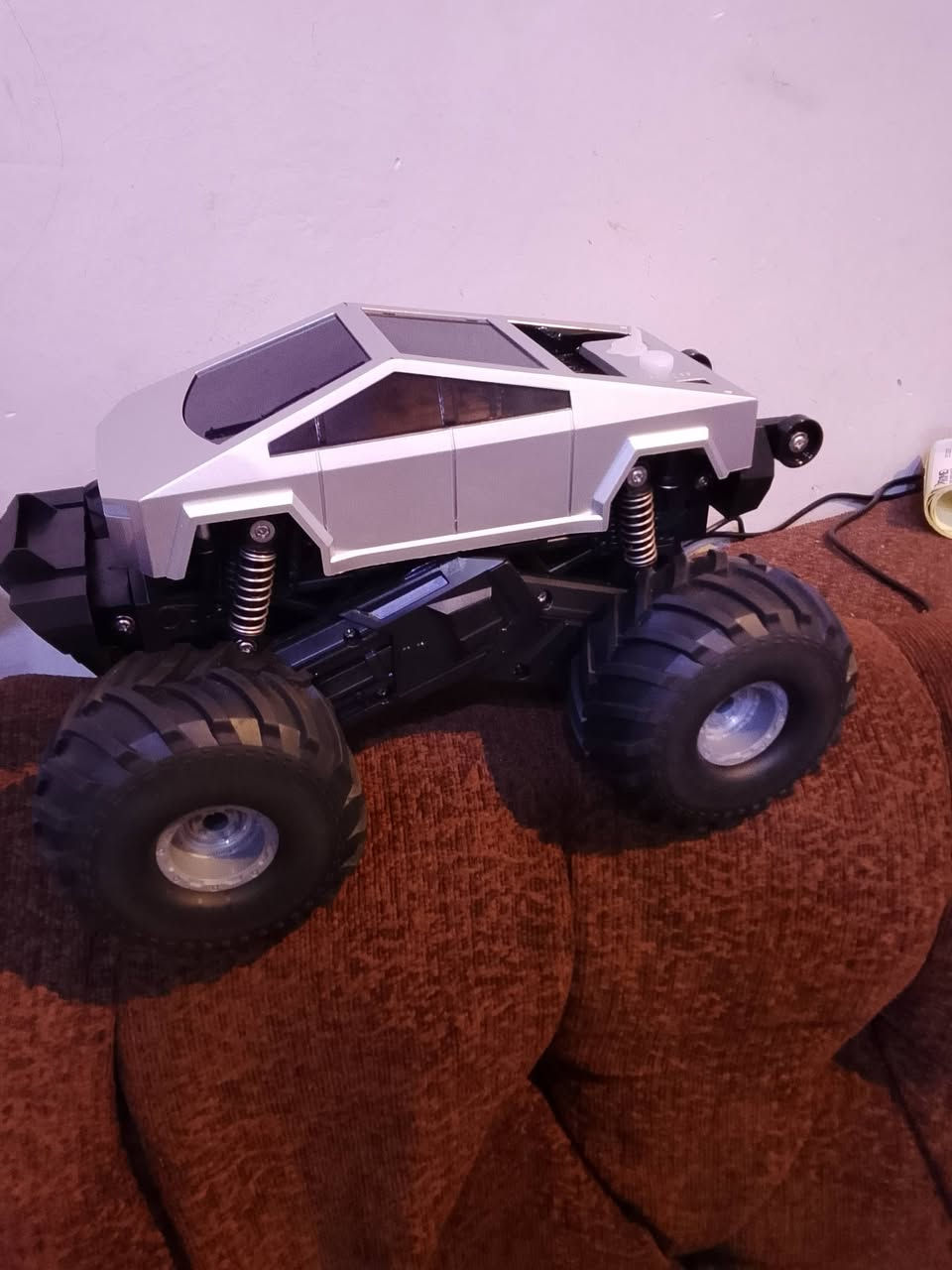 سيارة تسلا اخوان مااعرف بيه ثكيلة 25 الف مع توصيل


**إذا كنت صاحب هذا الإعلان وتريد حذفه لأي سبب، رجاءا أرسل رسالة إلى الدعم الفني**