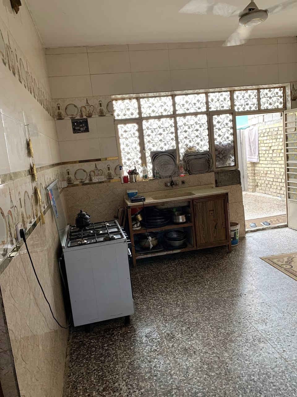 السلام عليكم بيت للبيع المساحه200 م الواجهة 10 /النزال 20 يحتوي على ٣ غرف نوم ٤ / ٤ استقبال ٦/٤ مطبخ ٥/٤ مساحه درج واسعه بيت كامل مكمل ملاحضه البيت كله طابوك الموقع حي فدك قرب المجلس البلدي مولده ابو كاظم الرقم ***********
