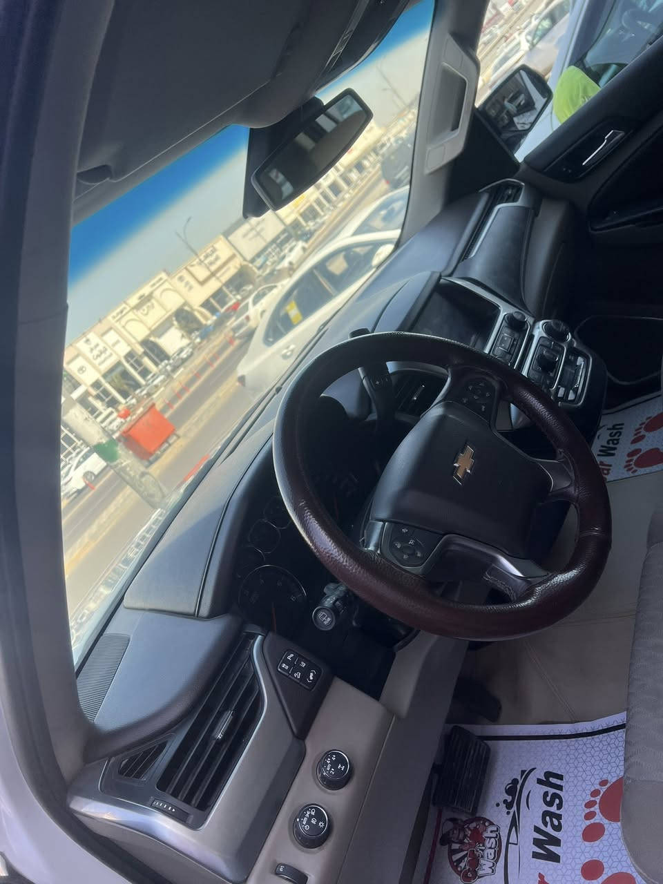 السلام عليكم
تاهو 2015 خليجي مواصفات LT فتحه وباب صندوك كهرباء 
رقم اربيل هزه جديده سنويه جديده 
كفاله عامه فقط بارد مقدار 4 أصابع بالجاملغ الامامي 
مكينه وكير على وضع الشركة بشرط 
السعر 325 وبيها مجال للشراي 
*********** - *********** مكاني بصره
