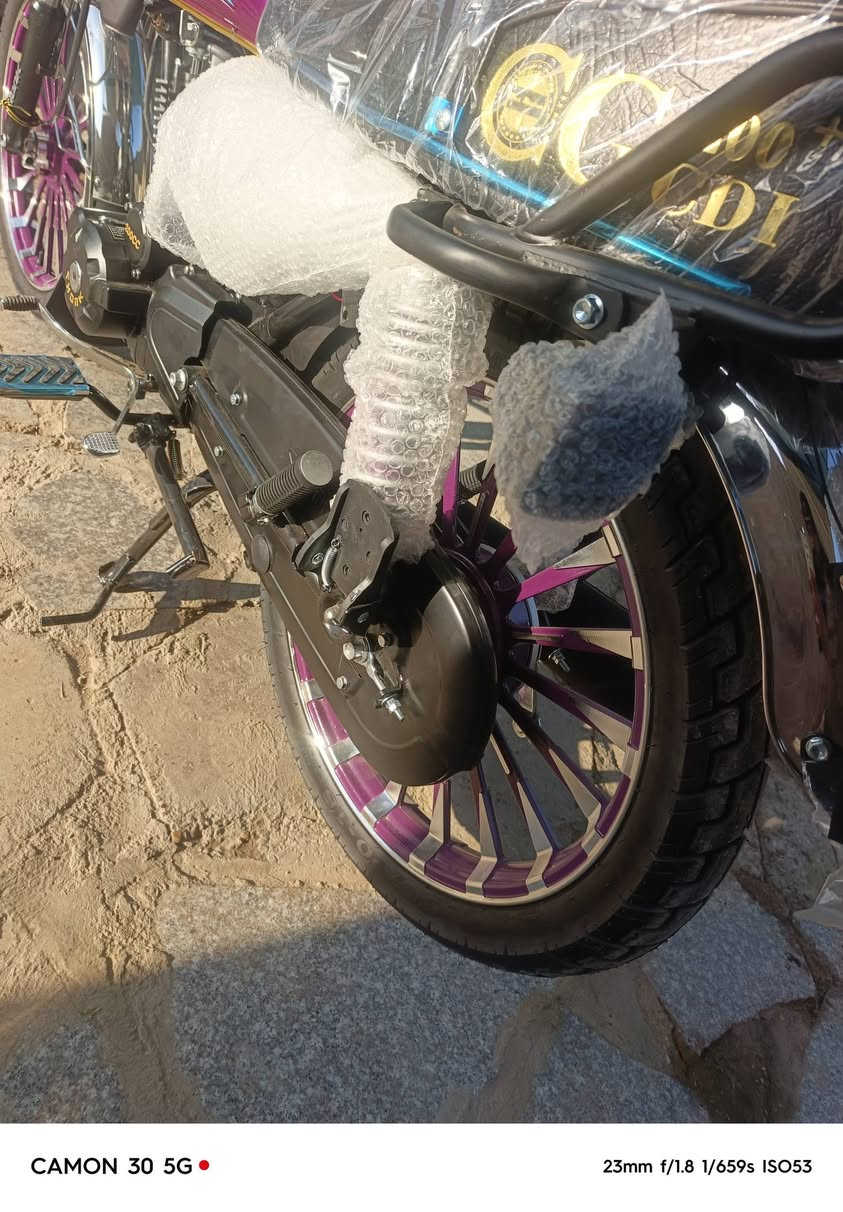 السلام عليكم دراجه للبيع سافان موديل 26 مكينه 200 لون بنفسجي صفر كيلو مكاني بابل المحاويل ***********
