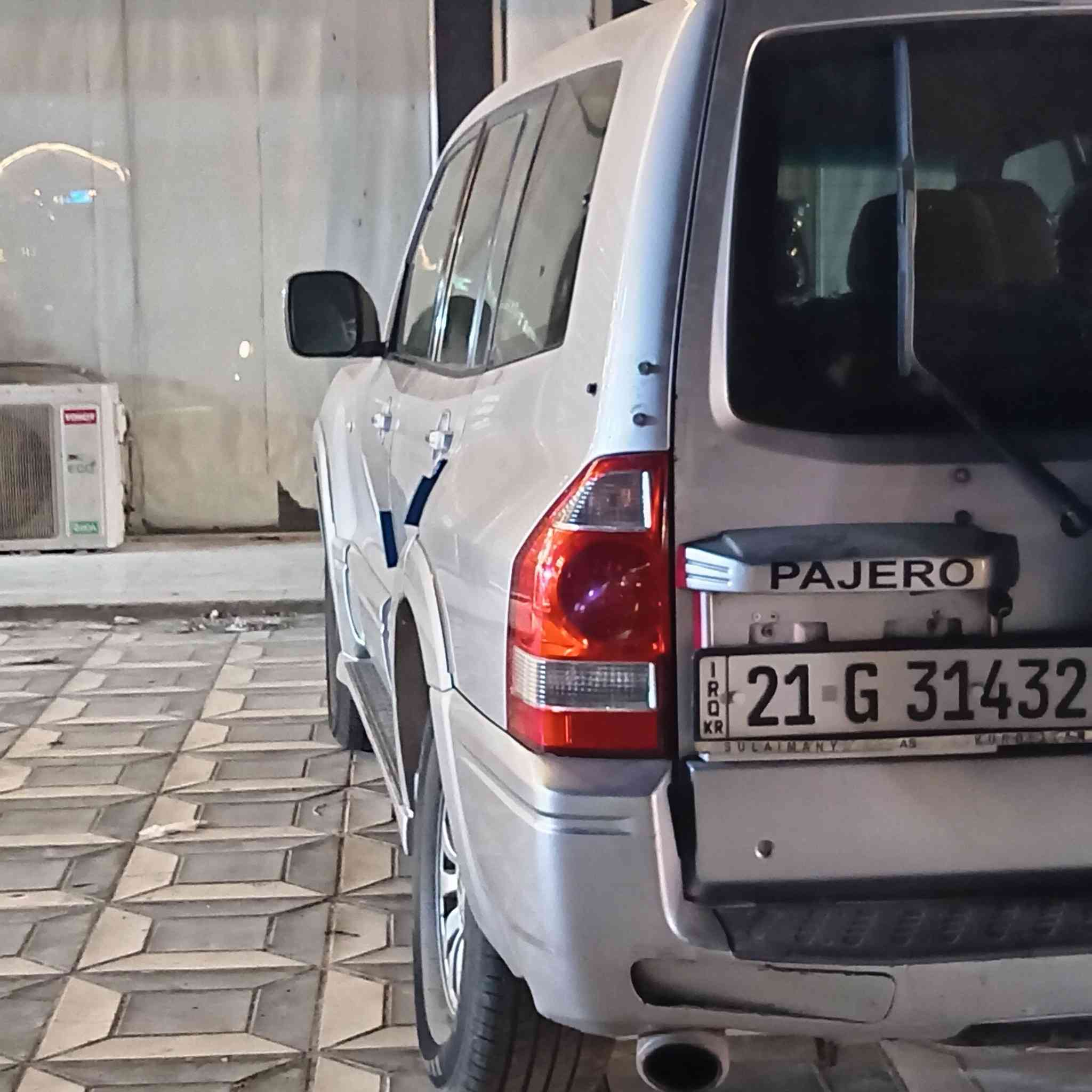 السلام عليكم سيارة باجيرو موديل2004 السيارة جاهزه من كل النواحي الكهربائيات كلها شغاله السياره مكفوله مكينة 3000 مكينه و كير خير من الله السياره صافية بدون اي حادث السعر86 العنوان بغداد بسماية ***********
