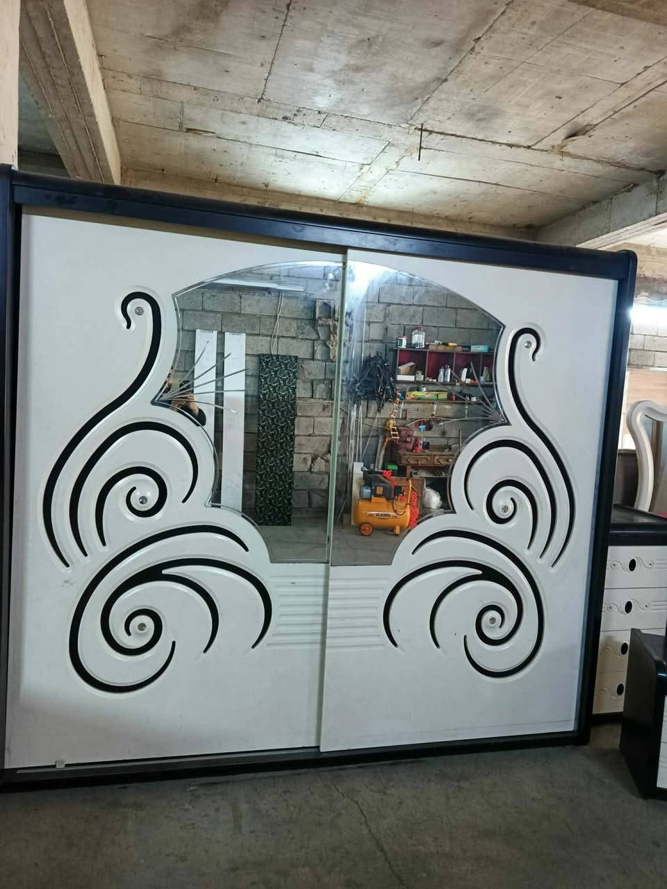 غرفه نوم للبيع السعر 350الشراي يخابر رقم ***********
