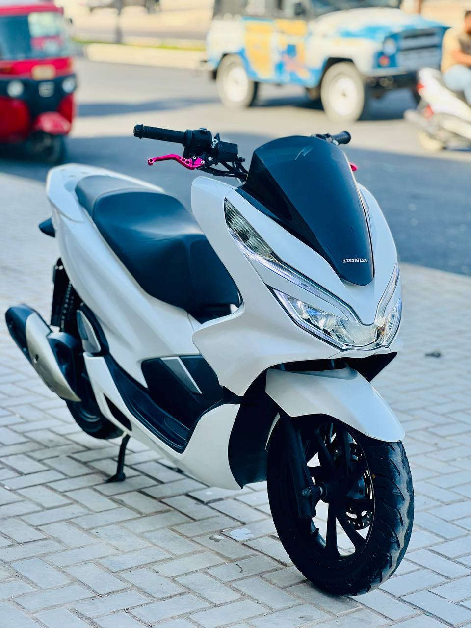 السلام عليكم
بيع مستعجل pcx  جيل ثالث وارد كوري قبل شهر منزلها من مجمع الطيف وارد كوري كوري كفالة عامة ماعدا الكفرات بيها شخوط بسيطة ماشية 16 الف بيها تدفئة يدات تخبل مابيها اي نقص الشراي يتواصل وياي على

واتس : ***********
