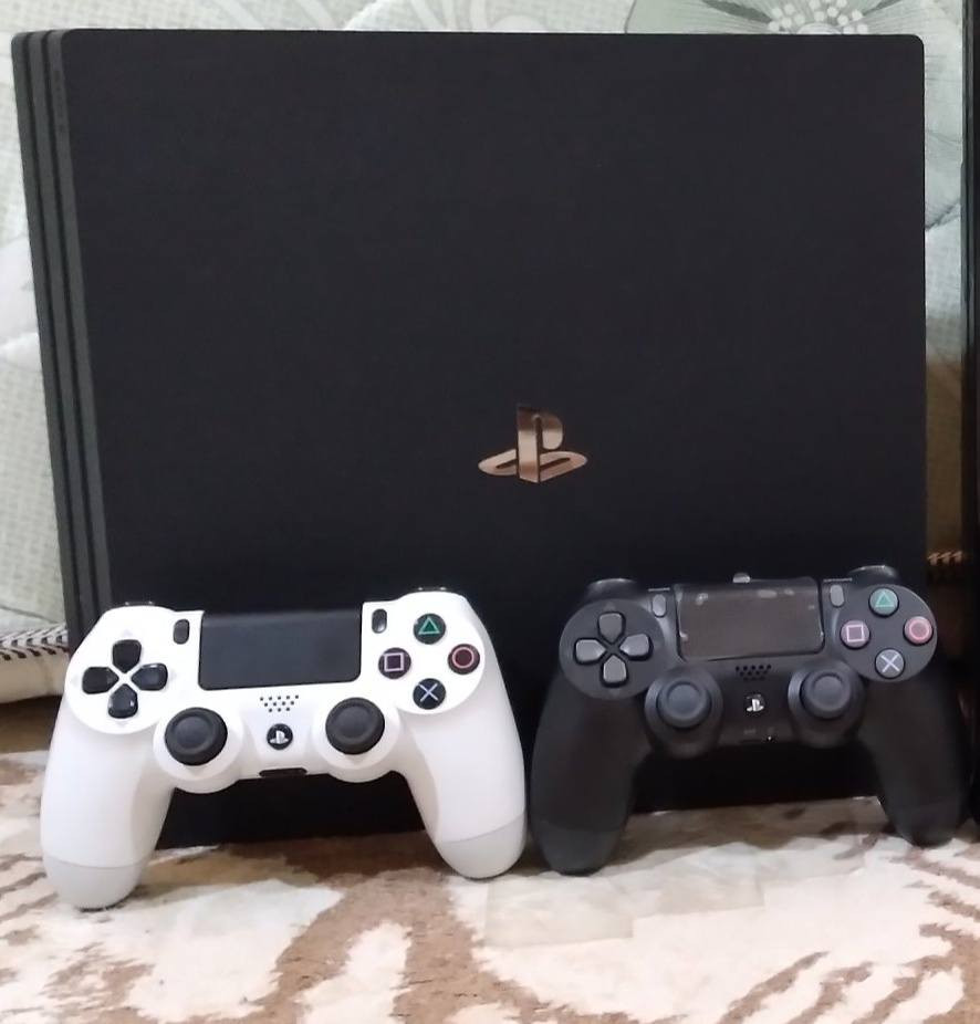 بلي فور برو مهكر يحتوي على جوستك عدد 2 يجي وياه يوبي اس ... وتكون مساحة البلي 2 ترا يعني يكدر يحمل تقريبا اكثر من 30 لعبة كما موضح في الصورة اعلاه شرط البلي لا مفتوح ولا ملعوب بيه نضيف جديد 👍🏻

اما على السعر فيرجى التواصل خاص للاتفاق عليه ...

ملاحظه:؛ لا توجد العاب في البلي انت توصل .. 

 النجف و لا يوجد توصيل


**إذا كنت صاحب هذا الإعلان وتريد حذفه لأي سبب، رجاءا أرسل رسالة إلى الدعم الفني**