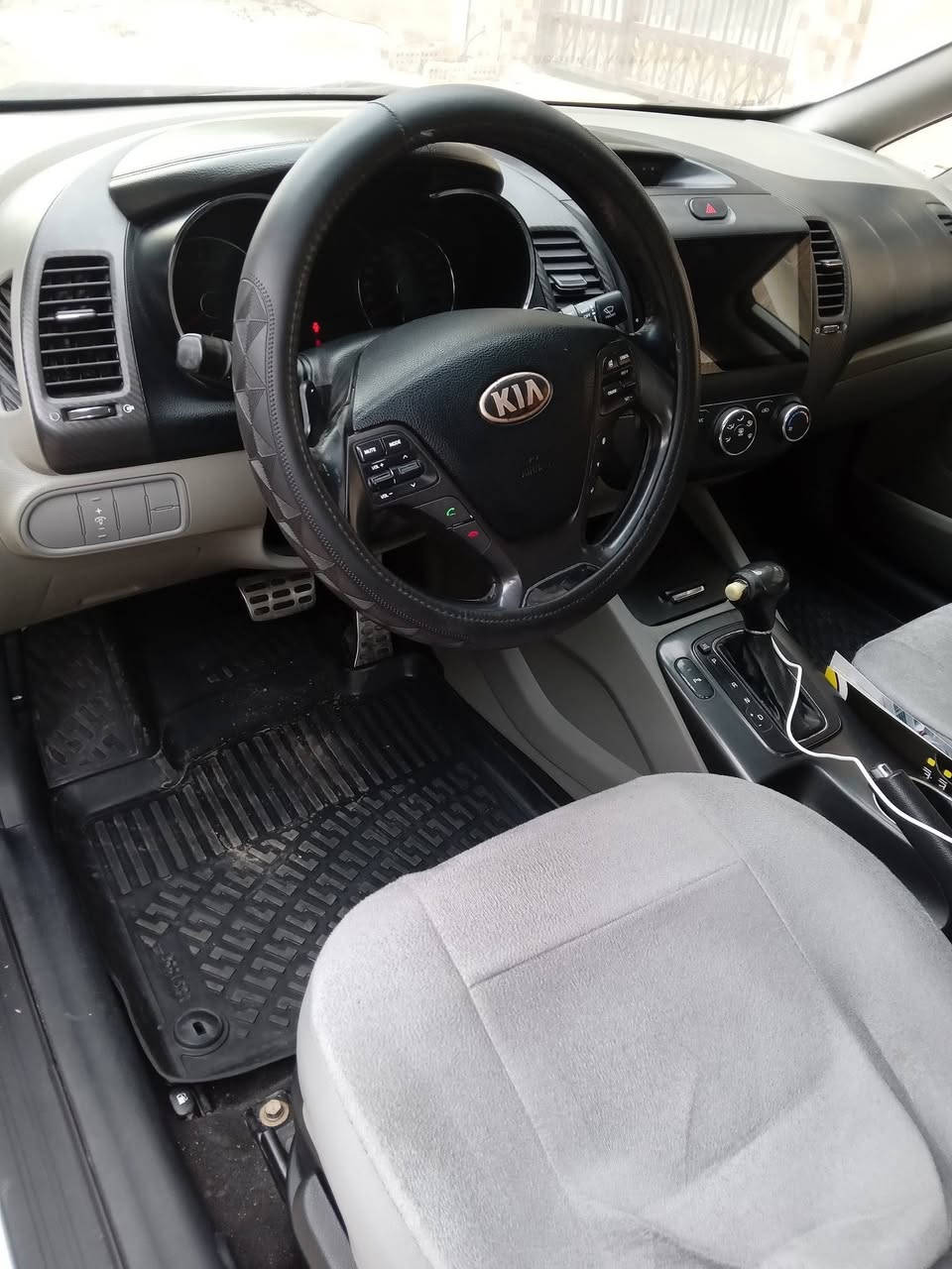 السلام عليكم سيراتو 2014 رقم اربيل بأسم عربي سكن بغداد 
السعر 118 السونار مرفوق بل منشور العنوان بغداد 
***********
