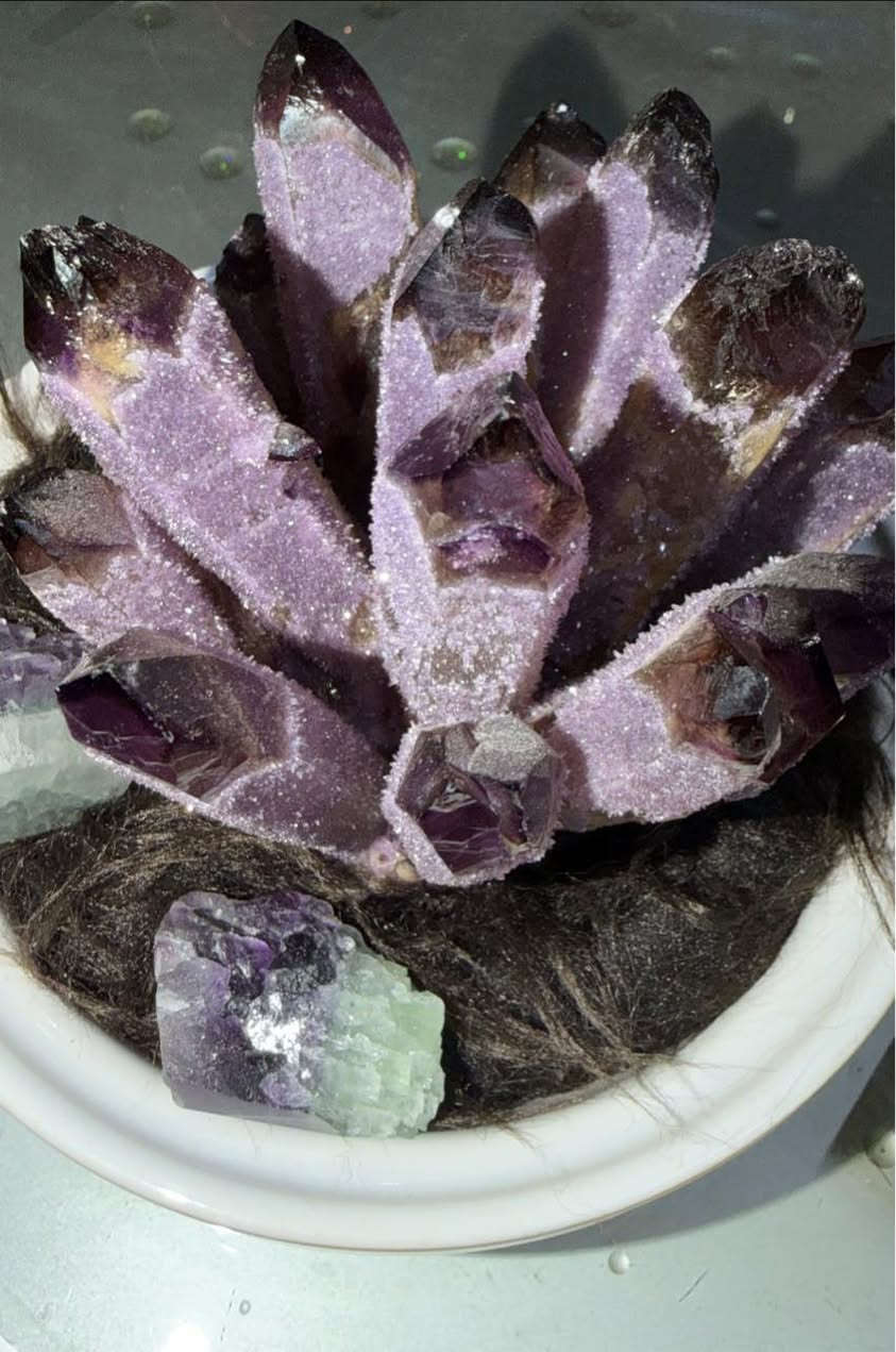 السلام عليكم عندي هاذه الحجر. قيم وأخذ. إلى اصحاب الخبره وأهل الأحجار  *********** عنواني. بغداد الشعب مقابل سوق شلال
