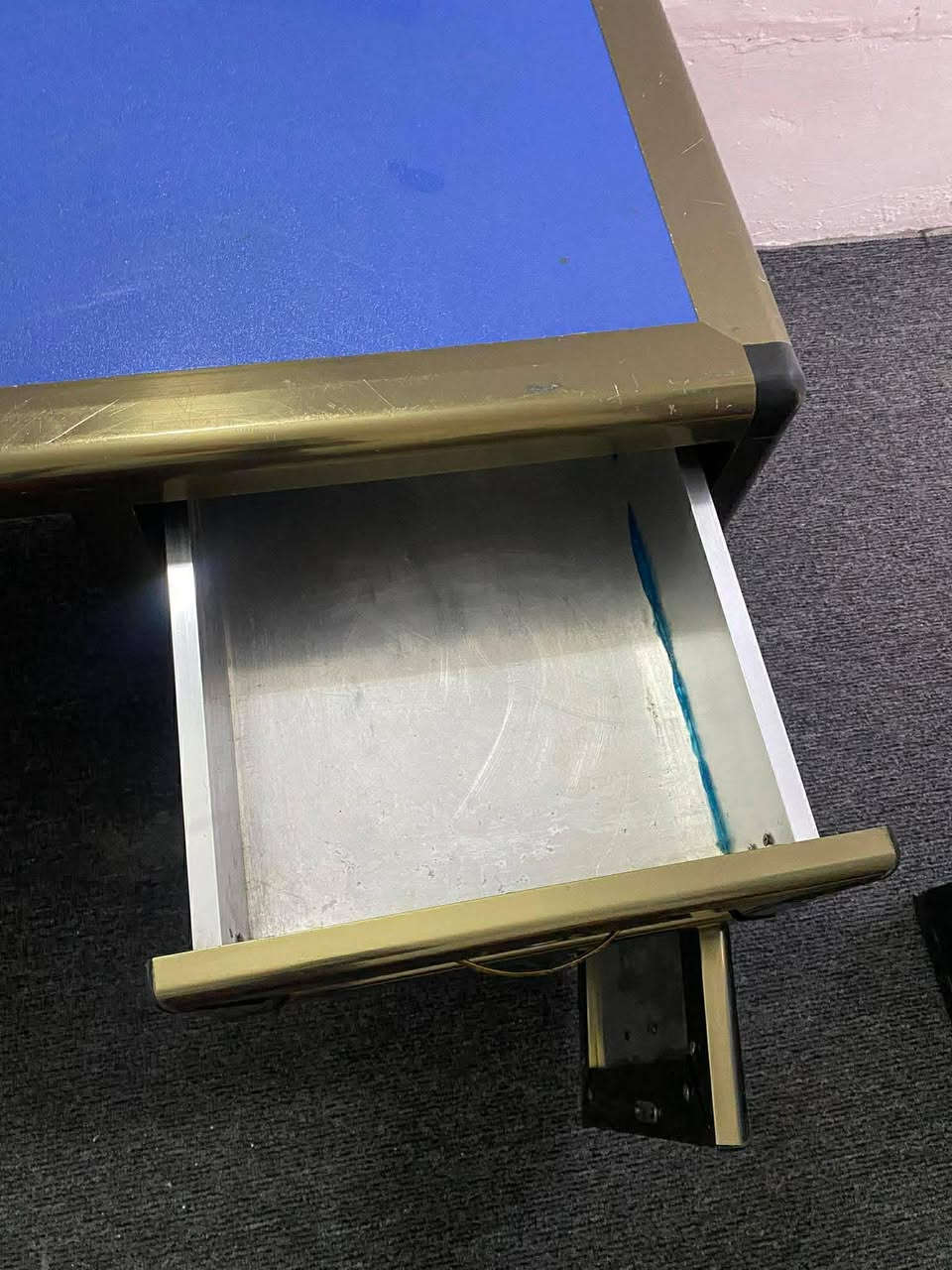 الغرفه ب100وبيها مجال
و كاونتر ومراية وراه صايره هم جبيره ب 90 وياه كرسي هديه مال حلاقه بس يحتاجلة جلدة كرسي
و مكينه خياط جديده بالكارتونه الحجم الجبير كلش سعرها 190وبيها مجال عنوان الحسينية قرب شارع ابوسمير


**إذا كنت صاحب هذا الإعلان وتريد حذفه لأي سبب، رجاءا أرسل رسالة إلى الدعم الفني**