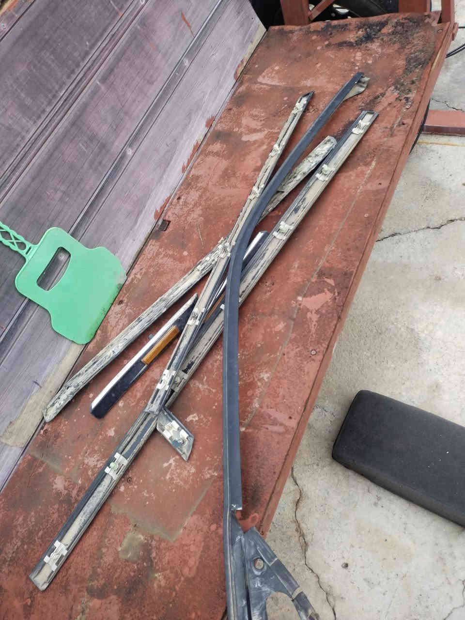 غراض بي ام كاسحه او خفاش للبيع شتريد راسلني على واتساب ***********
