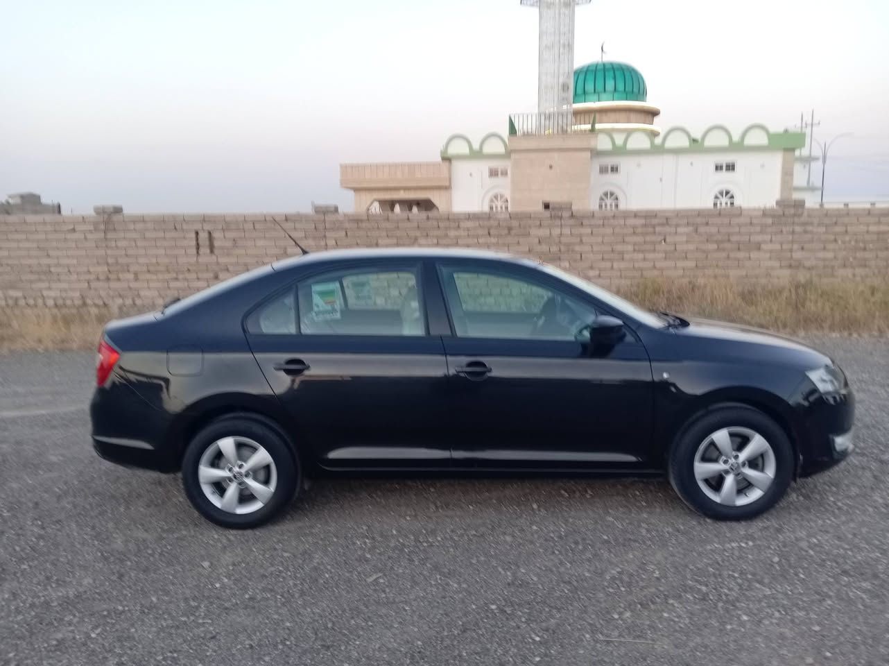 السلام وعليكم سكوداه البيع موديل15السياره كفله عامه السياره بدون صبغ كلين محرك ما مفتوح حجم المحرك 16 دوش تخم تاير جديد صدر خلفي وامامي كلو جديد تبريد ثلج السياره جاهزه ما تصرف ربع الموصفات تثبيت سرعه مانع نزيلق حسسات خلفيه السياره هزه سنويه جديد السياره بسمي ماشيه 154 نوع السياره اماني صفر أربيل السعر 87 وبيها مجال ***********بي  واتساب) ***********هذا كورك

