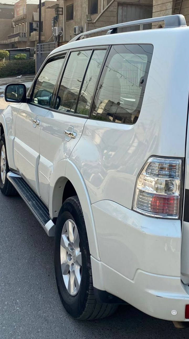 للبيع: ميتسوبيشي باجيرو 2013 (حبتور - مكفولة)
🔹 المواصفات:
موديل: ميتسوبيشي باجيرو 2013
محرك: 6 سلندر (3.5 أو 3.8 حسب الفئة)
قير: أوتوماتيك
دفع رباعي (4×4)
وارد حبتور (مواصفات خليجية)
🔹 المميزات: ✔ سيارة قوية ومناسبة للبر والطرق الوعرة
✔ مكينة اعتمادية ومعروفة
✔ دفع رباعي ممتاز
✔ واسعة ومريحة للعائلة (7 ركاب)
✔ مكفولة (رقم اربيل)

السيارة نظيفة
جاهزة للاستخدام
( / لون ابيض/ فتحة سقف / شاشة /  / تبريد)
📍 الموقع: (بغداد)
📞 للتواصل: (***********)واتس اب فقط موجود
