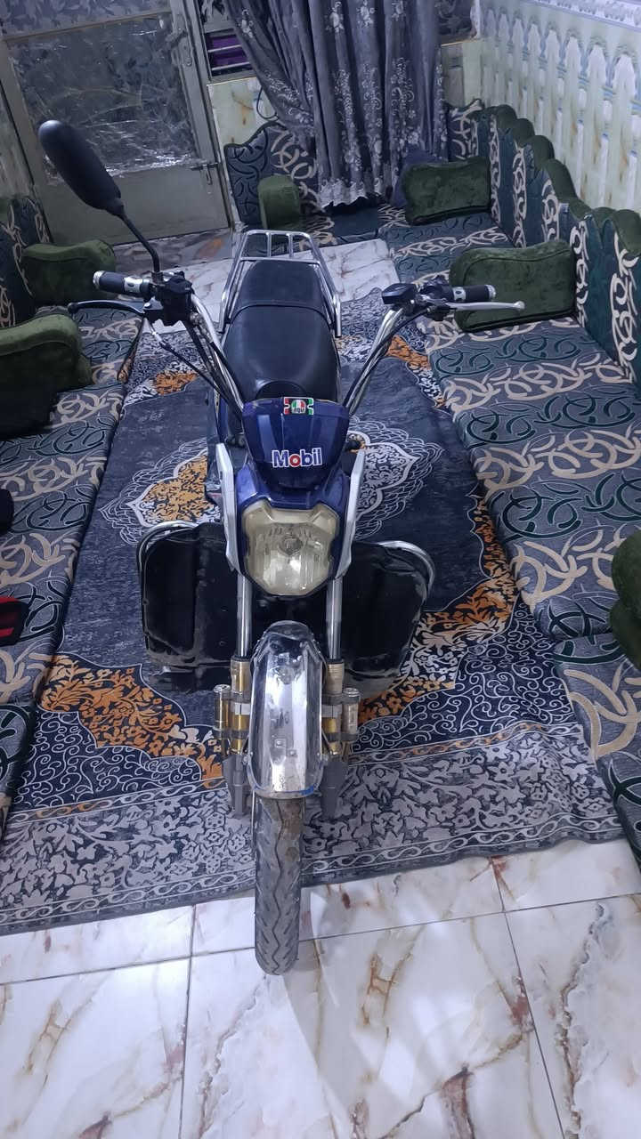 للبيع دراجه مكينة ماكس ياباني درجة خير من الله كلة شغال سلف هندر كهربائيات كلة شغال مكينة ناعمة وحلوة دراجه فول نضافة تجي تفحص وتقتنع السعر 225بيهة مجال بصيط مكاني كربلاء حي الغدير يم الصورة مقابيل السوك 
 للاتصال *********** متواجد واتساب كذالك
