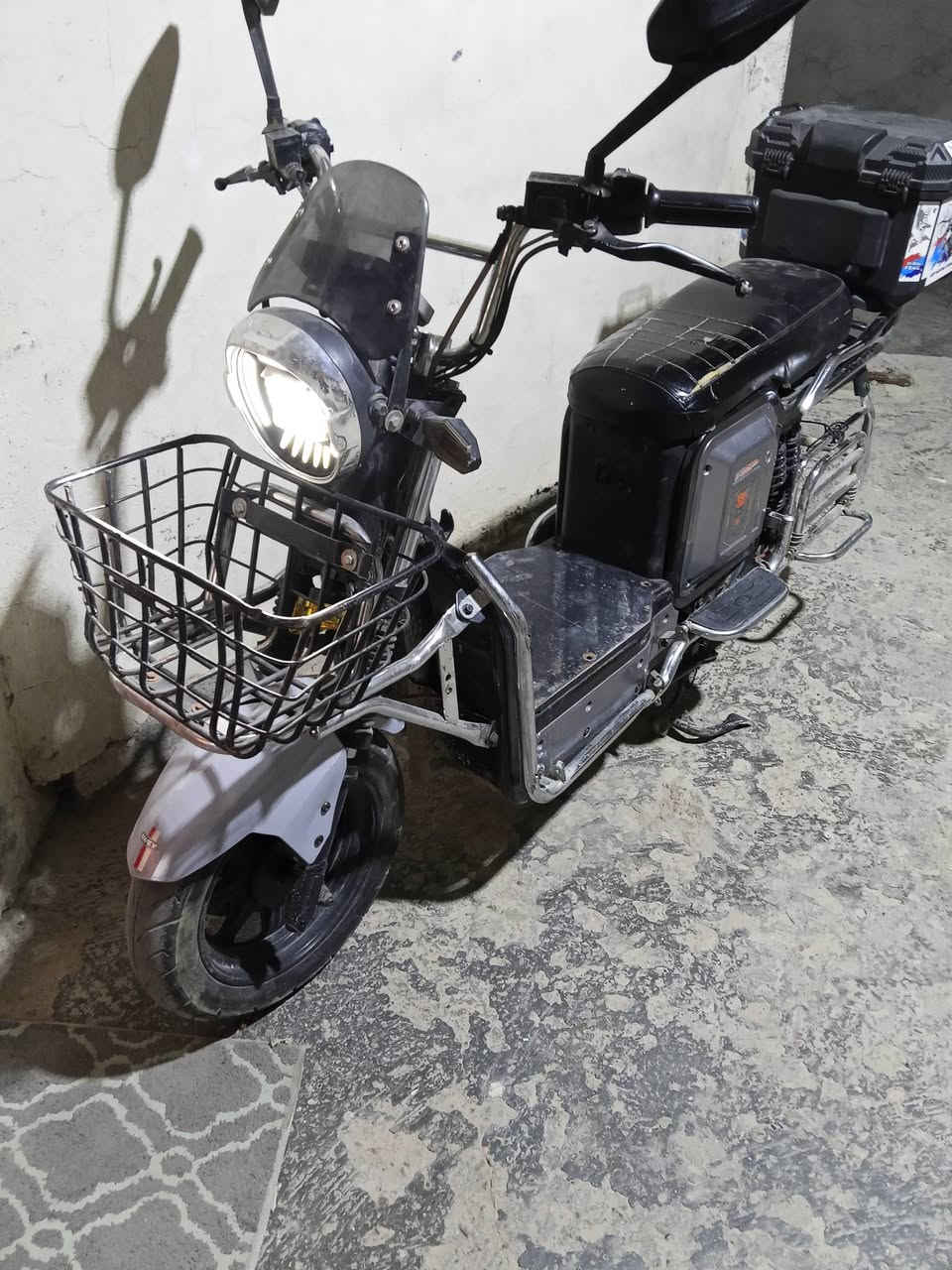 دراجه شحن للبيع همر جبلي ست بطاريات عل فحص سعر  350وبيه مجال ***********   ***********
