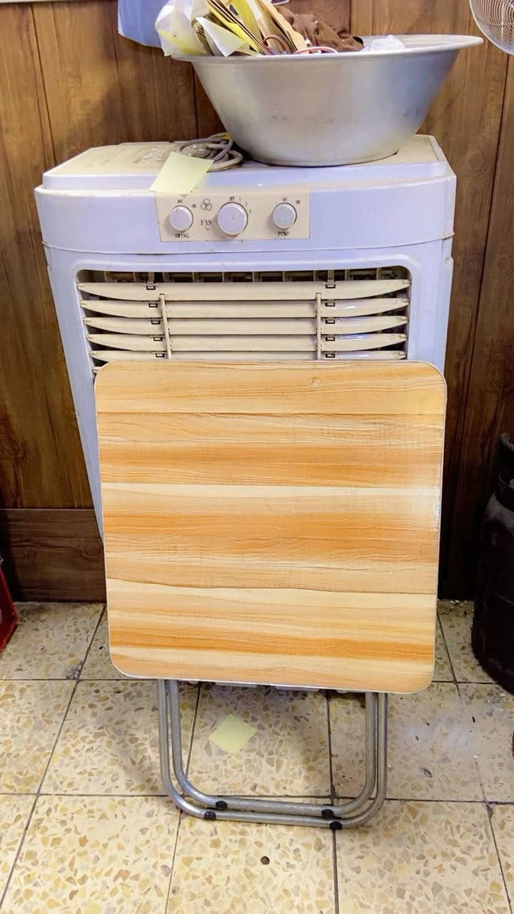 السلام عليكم عندي غراض مطعم للبيع عربانه ميزين براد مستخدم شغال مكاني الكاظميه للاستفسار …حيدر*********** السعر٨٥٠ وبيهن مجال الله يرزق الجميع
