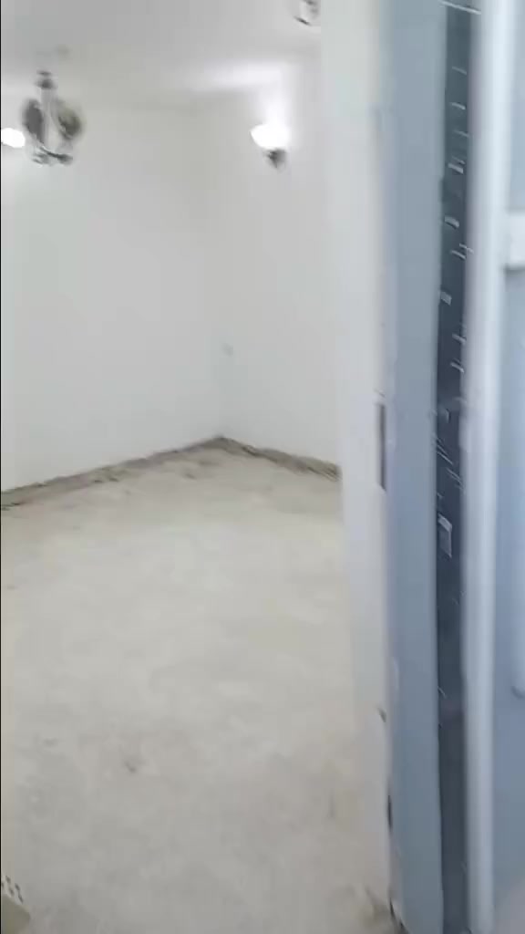 السلام عليكم بيت تجاوز للبيع في مجمع فدك
المكان المشتل شارع المطبك قرب المجلس البلدي وقرب المختار السعر ٤٠ وبيه مجال البيت فارغ حاليا
 التفاصيل البيت ....
 مسلح مساحه ١٠٠م استقبال وغرفة نوم وصاله ومطبخ و الخدمات السطح مطبك شتايكر نقص الارضيه فقطالجبهه ٥م والنزال ٢٠
رقم صاحب البيت رقم الموبايل *********** ابو يوسف
