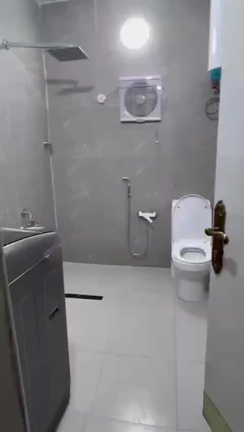 للبيع
بيت خلفي مساحه ٢١٨ متر

 ممر يبدي ٢ متر و ينتهي ٣ ونص متر البيت متكون الطابق الأول 

استقبال 8*6

صاله 6*5

منور 4*5 

مخزن 2*1

غرفة 5*5

مطبخ بارد 6*4 

مطبخ حار 3*3

صحيات داخليه 3*3

الطابق الثاني 

شقتين كل شقه تحتوي 

غرفه و صاله و مطبخ و صحيات بناء حديث الشقق

للأستفسار رقم صاحب البيت 

***********
