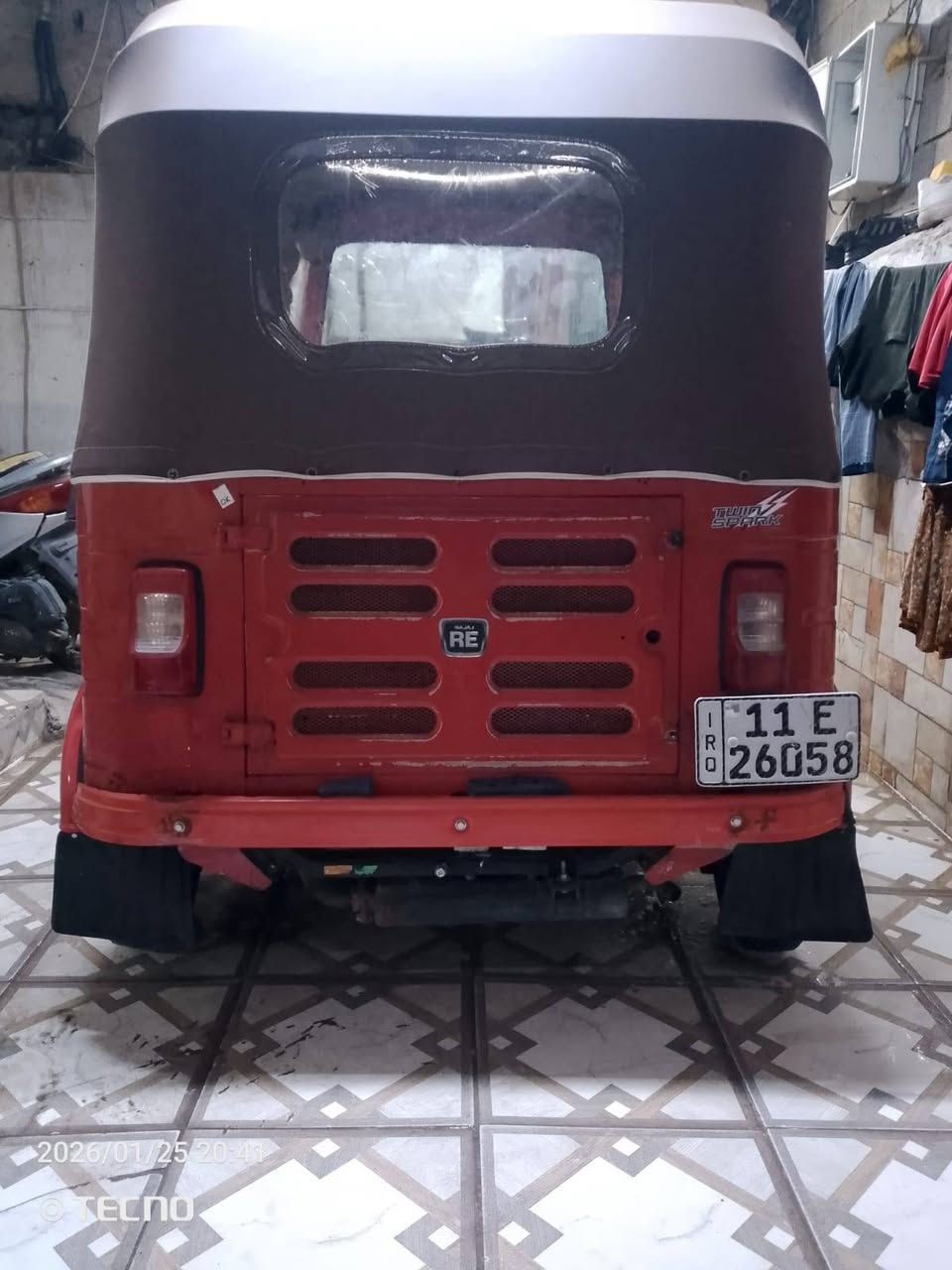 سلام عليكم تكتك 2018 جاهزه كبل للشارع رقم سنويه لاصبغ ولامعجون بلاديه بس دوسه معمره  ماناقصها شي مكانها بغداد الطالبيه شقق سعرها 5و2200وبيها مجال الطالبيهللشراي  الاستفسار عل رقم ***********
