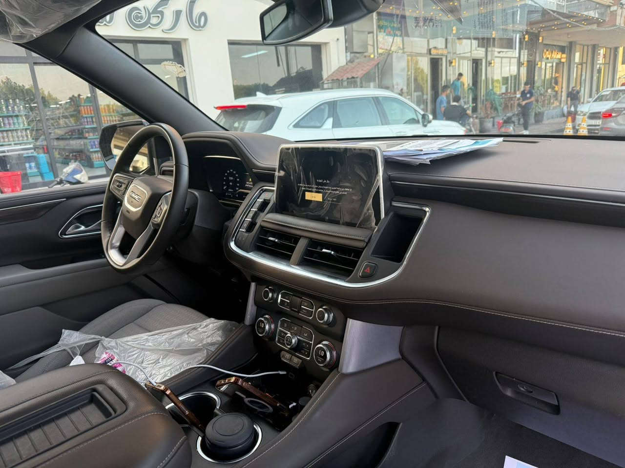 جمسي يوكون مواصفات SLE
سعر 500ورقة قابل للتفاوض 
موديل 2024 ماشيه 49 الف 
بيها طخات ب جاملغ الخلفي اليمين واليسار مرجعات بي دي ار بدون صبغ وموجودات ب الصور
والباقي كفالة على وضع الوكالة 
جداً نضيفه رقم بصرة ب اسمي مداور ثاني يوم***********
