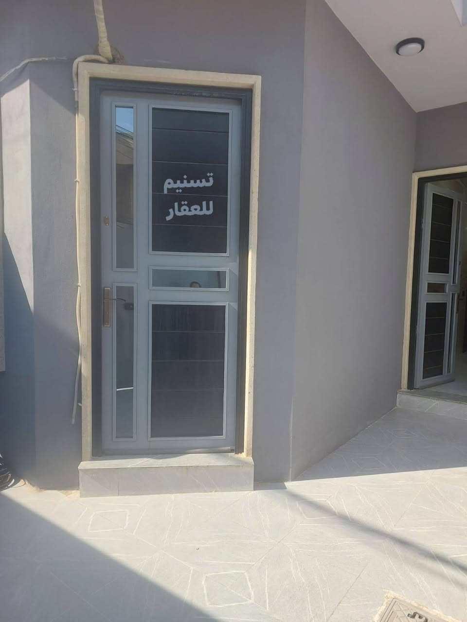 دار حديث للبيع
الموقع : حي البلديات قرب( سايدين سانكو مول)
المساحة : 130 متر
الواجهة : 6 ونص متر
الاتجاه : شروق تام
عرض الشارع : 8 متر
سنة البناء : 2025
ط1 مطبخ استقبال هول صحيات وغرفة نوم
ط2 بيتونة
للاستفسار
***********
***********نستقبل طلباتكم العقارية بيع شراء ايجار
