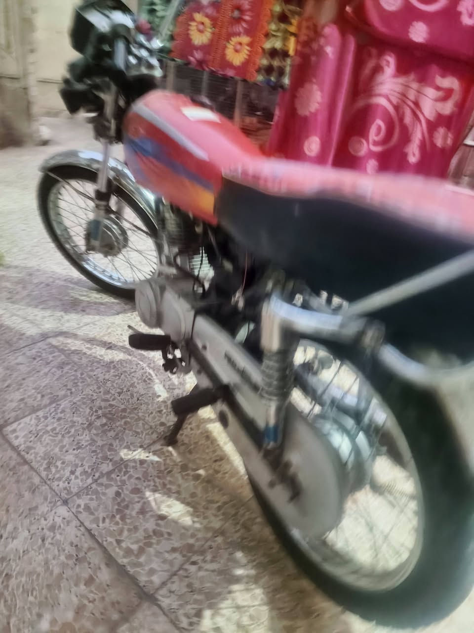سلام عليكم اربعه گير ربها گامز موديل 20 اوراق اصولي عوزها شغل هواي تاخذها مال شغل تسويها مال تعليگ بكيفك 😂 مكينه مفتوحه وبيها صوت مال چواكيچ تعال قيم وابيع بلسعر اليعجبني 
***********
***********
مكان كوت زويريجات
