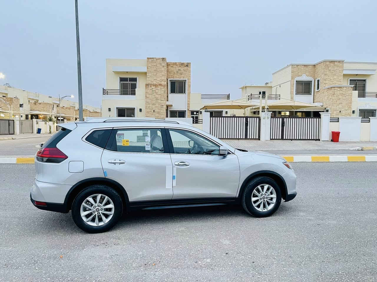 ياالله ..السلام عليكم…
للبيع ...نقد...بسعر 132$ اعتذر عن الاقساط والوعده
نيسان روج 2018 SV امريكي فول عدا الفتحه
لون رصاصي سلڤري(فضي) 
محرك 4 سلندر 2500 دوش المرغوب بدون فتح بدون بخار بدون صوت
كير  اوتوماتيك بدون عيب
ماشيه 100 الف حقيقي 

المواصفات فول عدا الفتحه
بصمه (تشغيل وابواب) وتشغيل عن بعد
كشن كهرباء
صندوق كهربائي
كشنات هيترات تدفئه
تبريد قطعتين ثلج ومناخين منفصل
نظام ايكو وسبورت
تحكم ستيرن فول
كروس سرعه
رادارات جانبيه 
شاشه كار بلي وكامره دواره
بك لايت ليد
بلوجكترات 
ويل كب  18 وتخم تاير جديد شاده
سبيرها شرط منازل

السياره مسويلها ادامه كامله بدون اي نقص جاهزه من كلشي الحمدالله حتى السرفس طافي بشرط

🔺السياره ضرر امريكا بارد بسيط بلجاملغ الامامي موضح بلصوره فقط شرط الفحص والسونار
وبيها رش قطعتين ونص بدون دواخل رقم شاصي وتقرير امريكا مرفق 

رقم 26 صلاح الدين انكليزي الجديد /سنويه بأسمي جديده/هزه جديده صارلها يومين/تحويل ثاني يوم
السعر 132$..وبيها مجال للشراي يعني شوفهاوتدلل 
📍مكان السياره تكريت 
🔎للاستفسار رقمي…. 
***********
